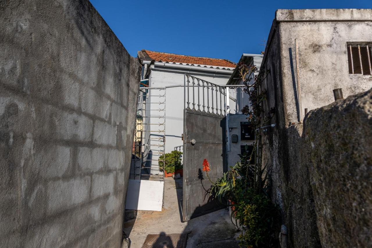 House On A Rustic Island At Campanha Trainstation Apartment Porto Exterior photo